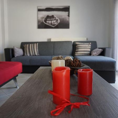 Seaside Family Apartment In Paralia Dionisiou Екстериор снимка