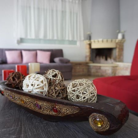 Seaside Family Apartment In Paralia Dionisiou Екстериор снимка